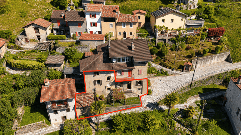 Appartamento di charme in casa Bifamiliare con giardino e stupenda vista lago e montagne (5)