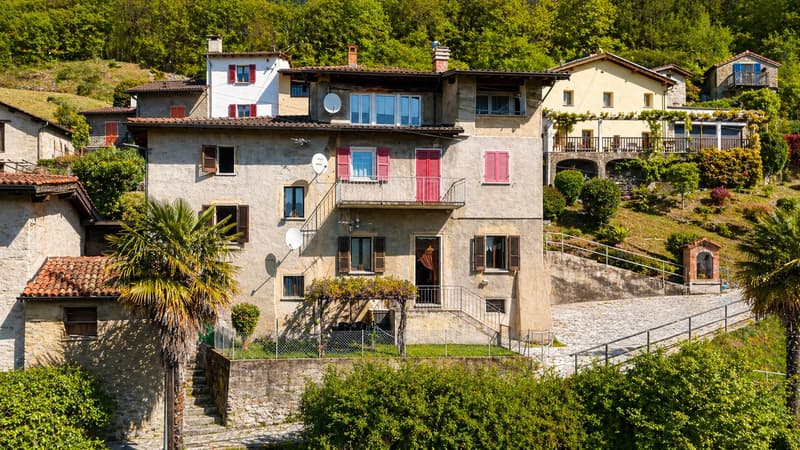 Appartamento di charme in casa Bifamiliare con giardino e stupenda vista lago e montagne (2)
