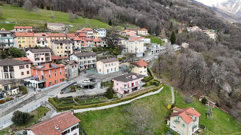 Casa Unifamiliare da riattare con stupenda vista e con licenza approvata (4)
