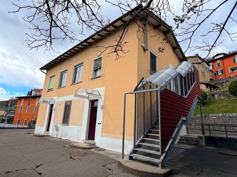 Casa Unifamiliare da riattare con stupenda vista e con licenza approvata (10)