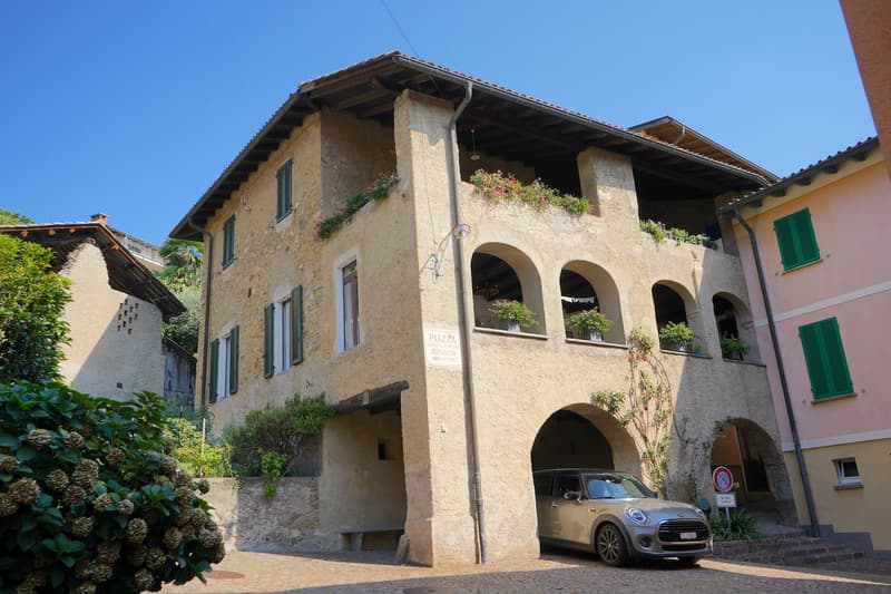 Spaziosa Casa Unifamiliare nel pittoresco nucleo di Porza (2)