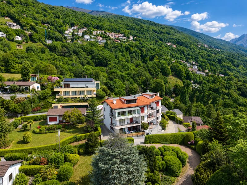 Appartamento con grande terrazza (6)