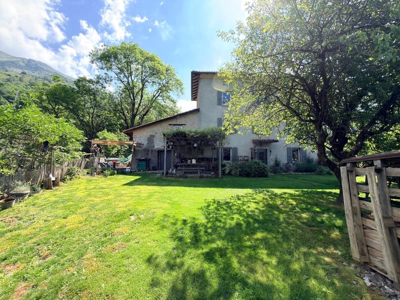 Casa Ticinese di carattere con splendido giardino e massima privacy a Bogno (2)
