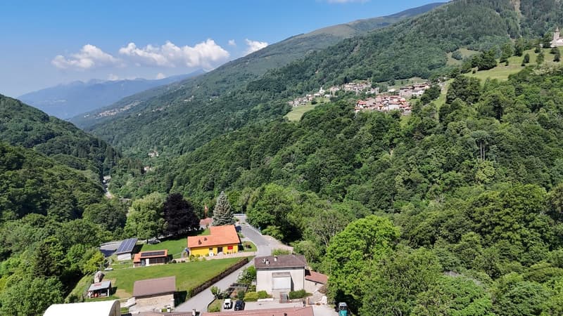 Casa Ticinese di carattere con splendido giardino e massima privacy a Bogno (8)