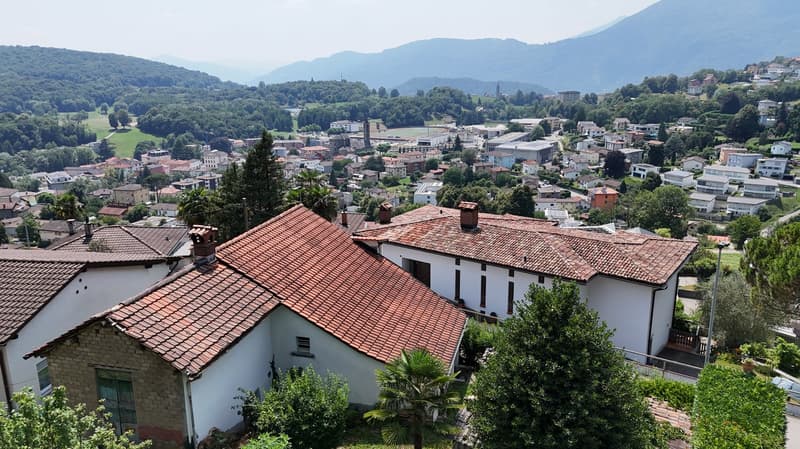 Bauland mit schöner Aussicht und sonnig, Haus zur Abbruch vorhanden (6)