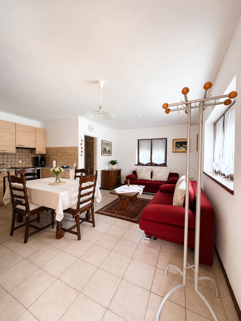 Casa unifamiliare con piscina e giardino (19)