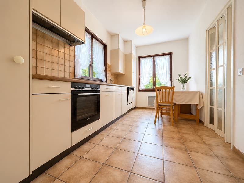 Casa unifamiliare con piscina e giardino (13)