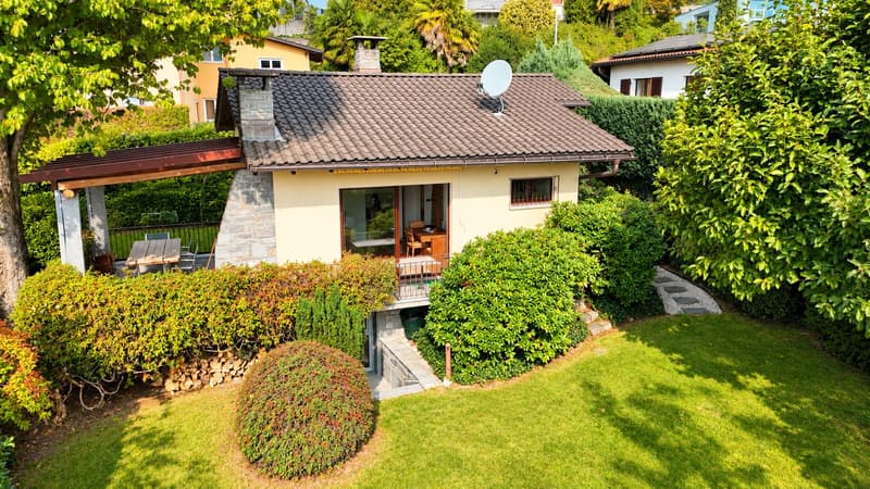 Casa unifamiliare con spazioso giardino pianeggiante (11)