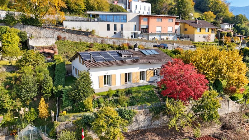 Casa soleggiata con ampio giardino e vista aperta (3)