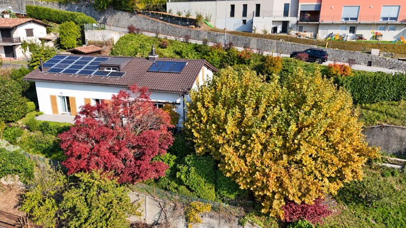 Casa soleggiata con ampio giardino e vista aperta (2)
