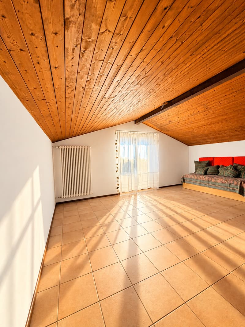 Casa soleggiata con ampio giardino e vista aperta (21)