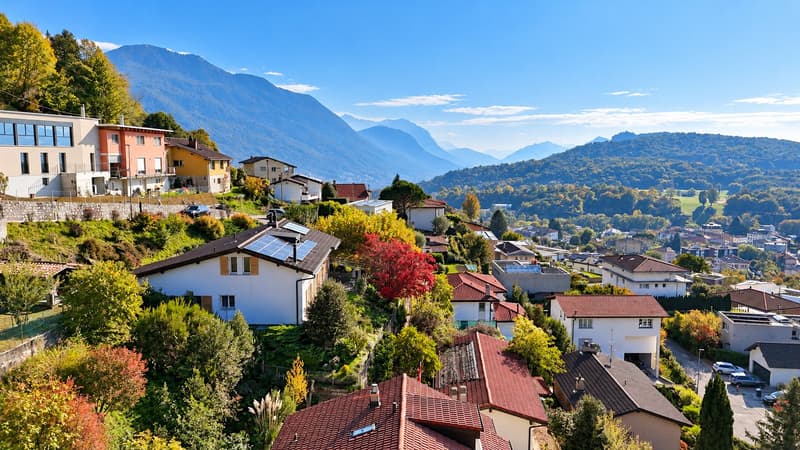 Casa soleggiata con ampio giardino e vista aperta (9)
