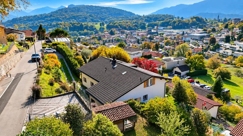 Casa soleggiata con ampio giardino e vista aperta (4)