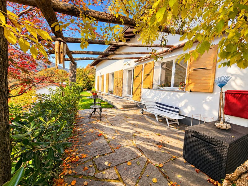 Casa soleggiata con ampio giardino e vista aperta (6)