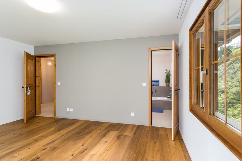 Elternschlafzimmer mit direktem Zugang zum Badezimmer...