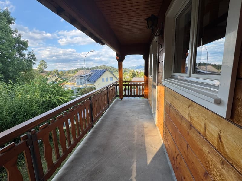 Von der Küche aus zugänglicher gedeckter Balkon auf der Nordwestseite des Hauses...
