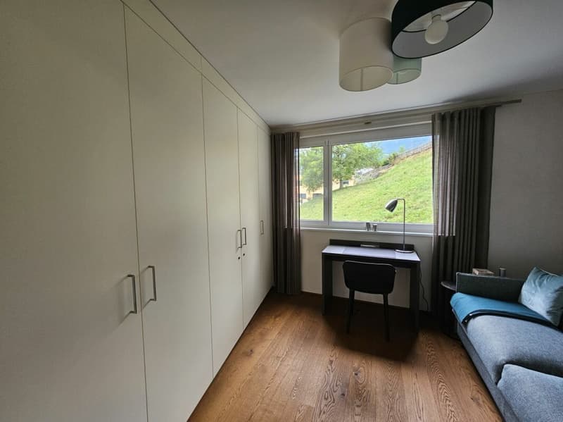 Originelle exklusive Terrassenwohnung in einer attraktiven Wohnlage in Sils i.D. (6)