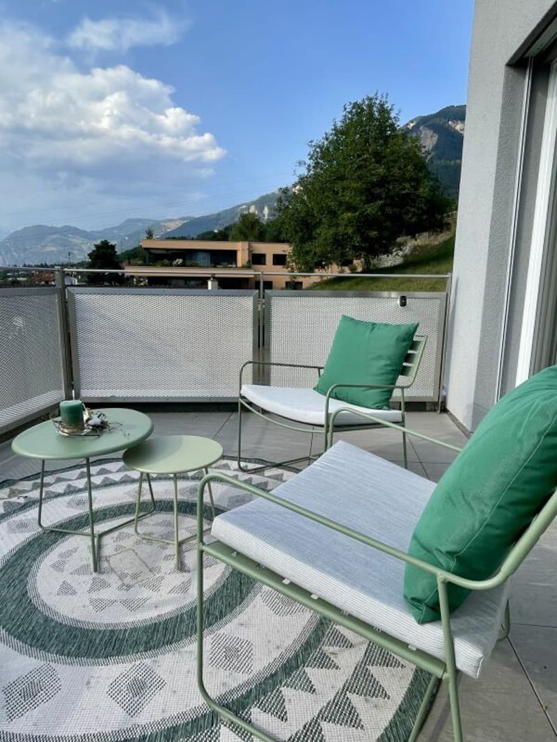 Originelle exklusive Terrassenwohnung in einer attraktiven Wohnlage in Sils i.D. (11)