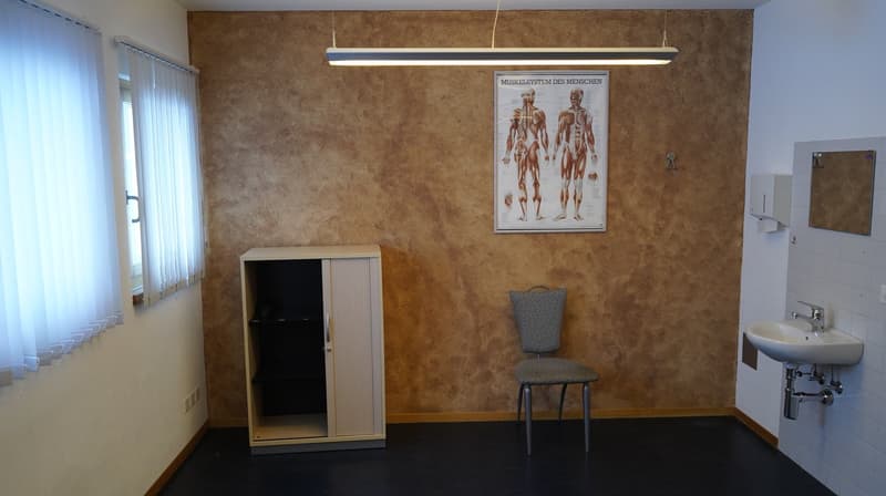 Locaux de pratique/thérapie/bureaux ou autres (salles de jeux - point de rencontre etc.) (4)