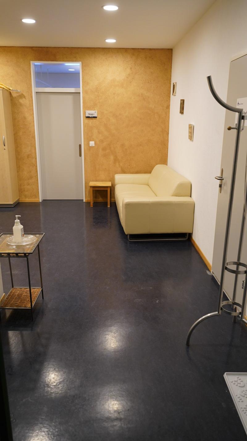 Locaux de pratique/thérapie/bureaux ou autres (salles de jeux - point de rencontre etc.) (3)