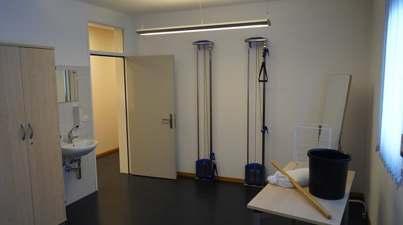 Locaux de pratique/thérapie/bureaux ou autres (salles de jeux - point de rencontre etc.) (6)