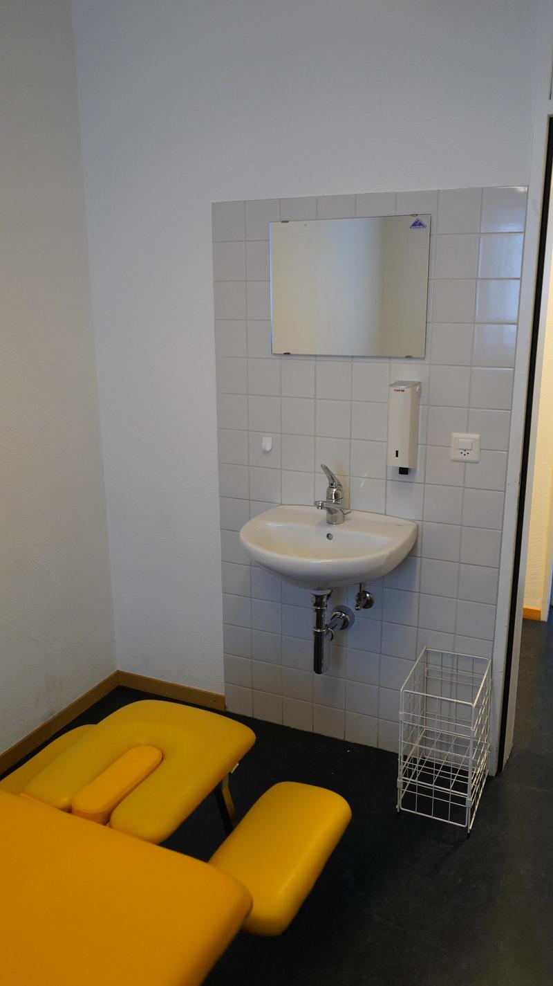 Locaux de pratique/thérapie/bureaux ou autres (salles de jeux - point de rencontre etc.) (8)