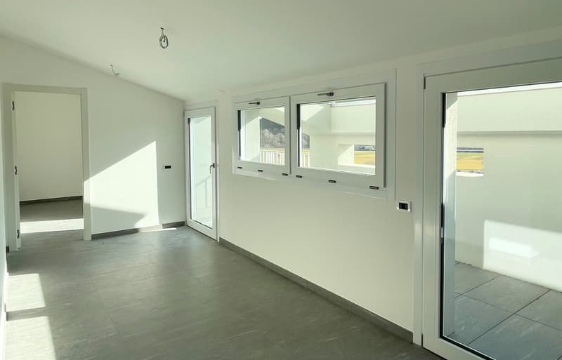 empty room with sliding glass doors, balcony with floor view, white walls and ceiling, floor covered with tiles