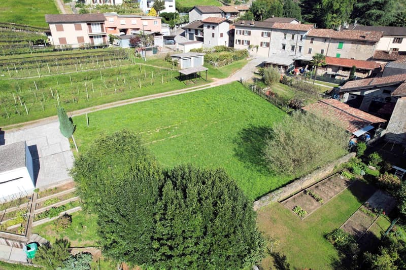 Buildable land R3 in a very quiet area, just 9 km from Lugano (5)