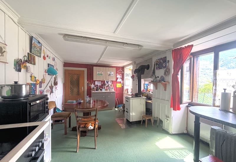 Grande maison de style alpin dans un emplacement commode et stratégique (9)