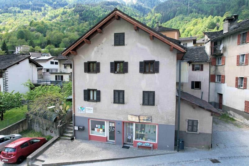 Grande maison de style alpin dans un emplacement commode et stratégique (4)