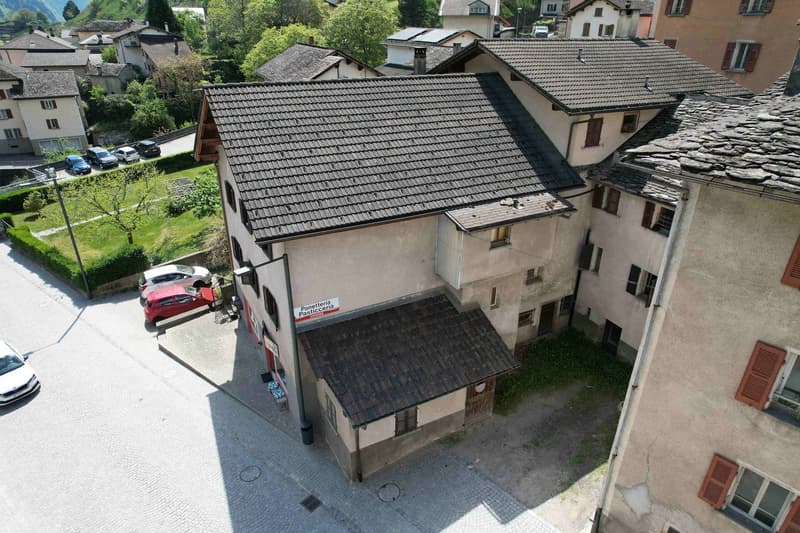Grande maison de style alpin dans un emplacement commode et stratégique (5)