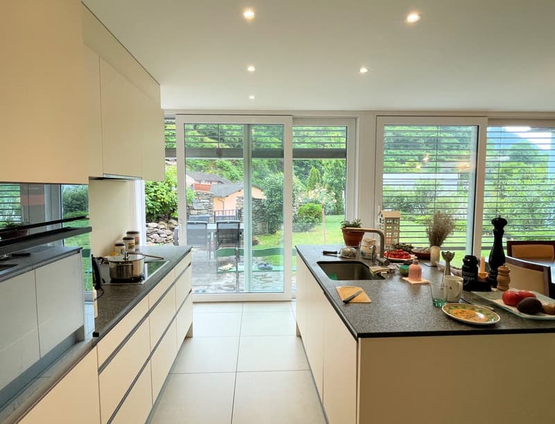 Villa moderne avec beau jardin en zone collinaire (13)