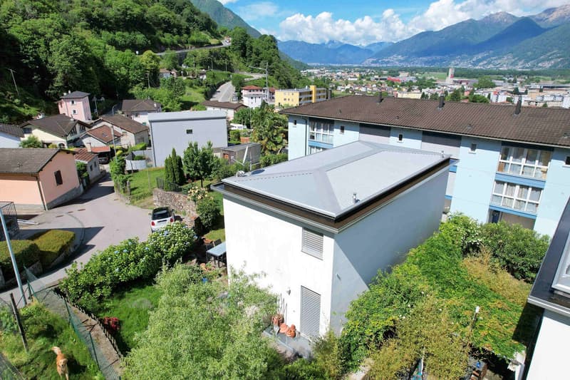 Villa moderne avec beau jardin en zone collinaire (4)