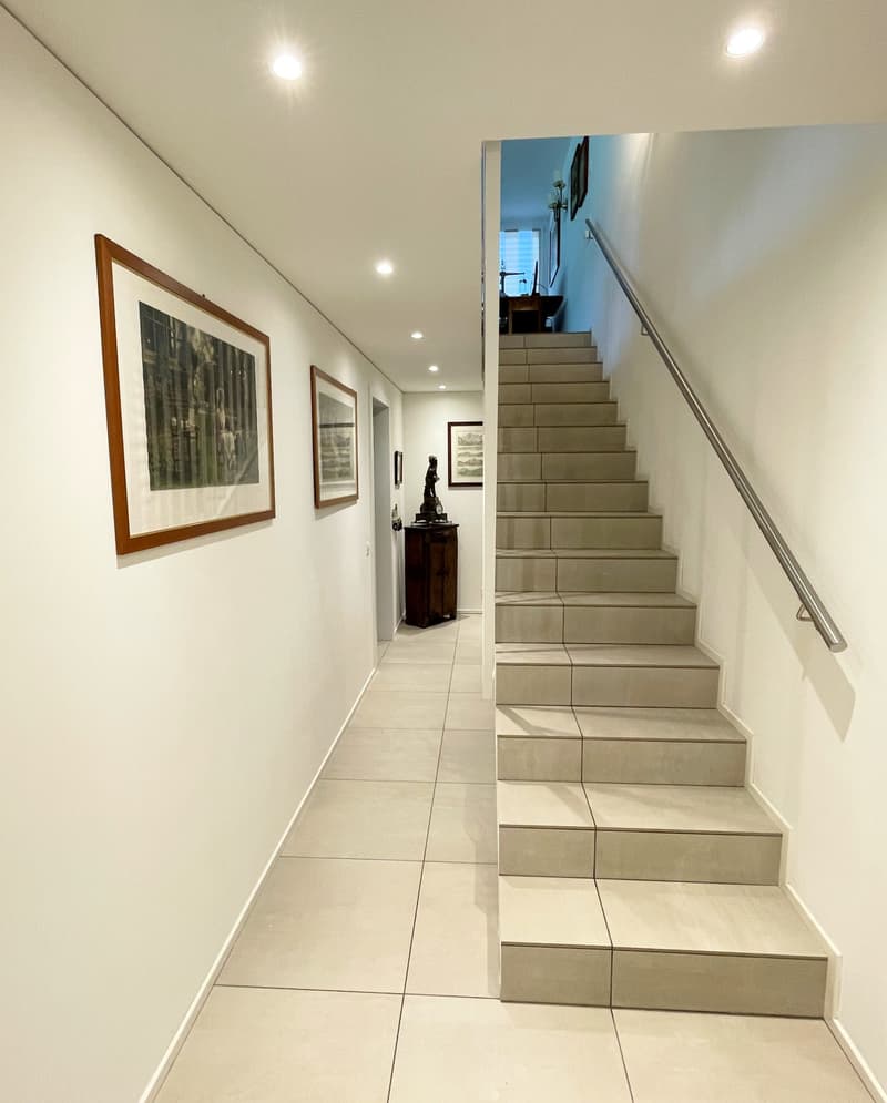 Villa moderne avec beau jardin en zone collinaire (8)
