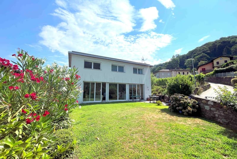 Moderne Villa mit schönem Garten in Hügelgegend (7)