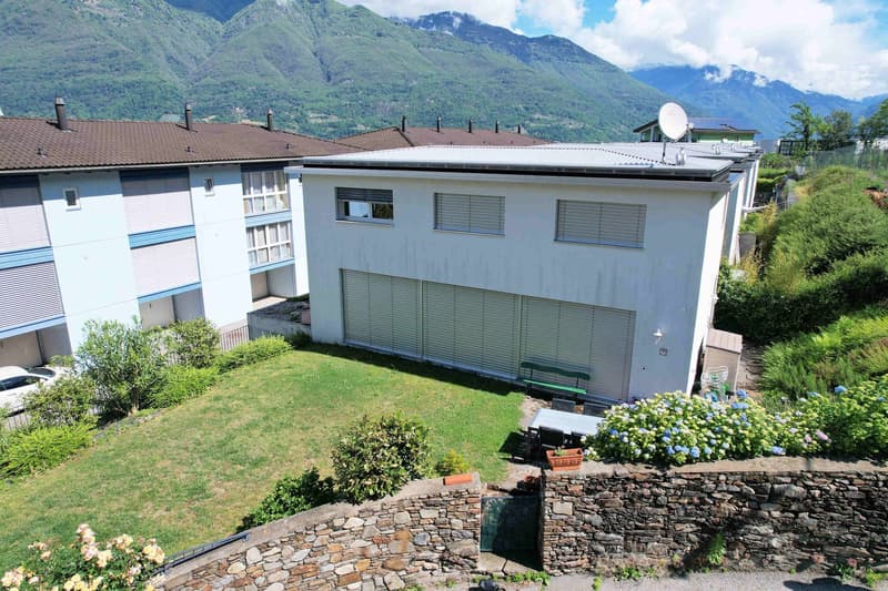 Villa moderne avec beau jardin en zone collinaire (2)