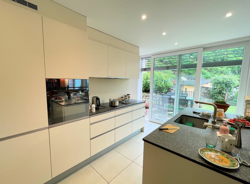 Villa moderne avec beau jardin en zone collinaire (12)
