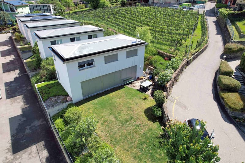 Villa moderne avec beau jardin en zone collinaire (3)