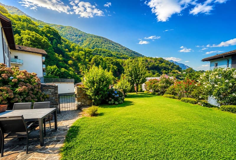 Moderna villetta tra le vigne e le montagne (5)