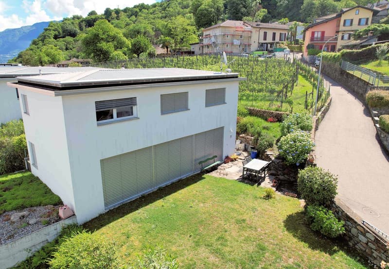 Villa moderne avec beau jardin en zone collinaire (1)