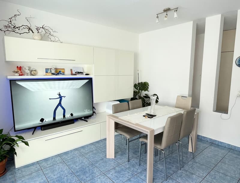 Appartement au dernier étage dans un quartier commode et calme (8)