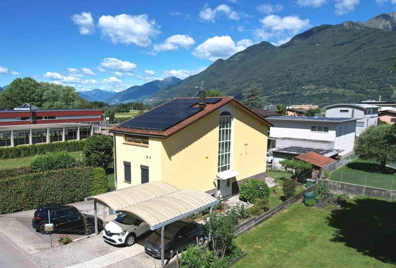 House with large, well-maintained garden in quiet and sunny area (5)
