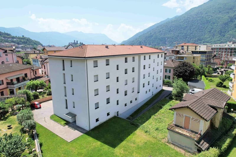 Appartement avec terrasse bien exposée dans un quartier commode et bien desservi (3)