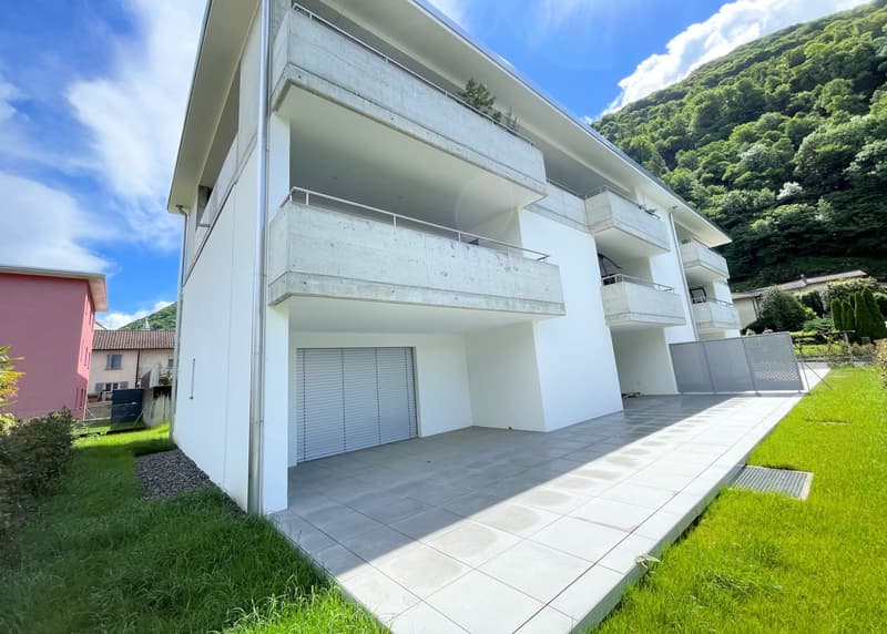 New apartment with large garden and wide terrace (5)