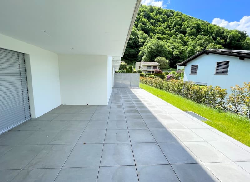 New apartment with large garden and wide terrace (6)