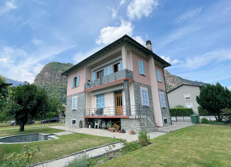 Two-family house with large buildable land in residential area (5)