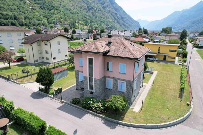 Two-family house with large buildable land in residential area (3)