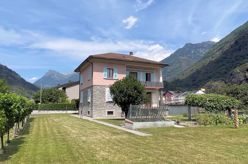 Two-family house with large buildable land in residential area (6)