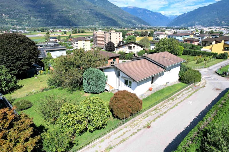 Casa su un unico piano principale con grande terreno in zona tranquilla (3)
