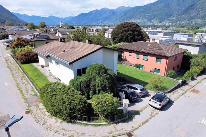 Casa su un unico piano principale con grande terreno in zona tranquilla (2)